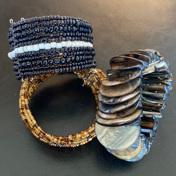 Lot of 3 BOHO/HIPPY Bracelets, 2 Beaded Cuffs and 1 Slip-On Elasticized (Shell). - Picture 2 of 6